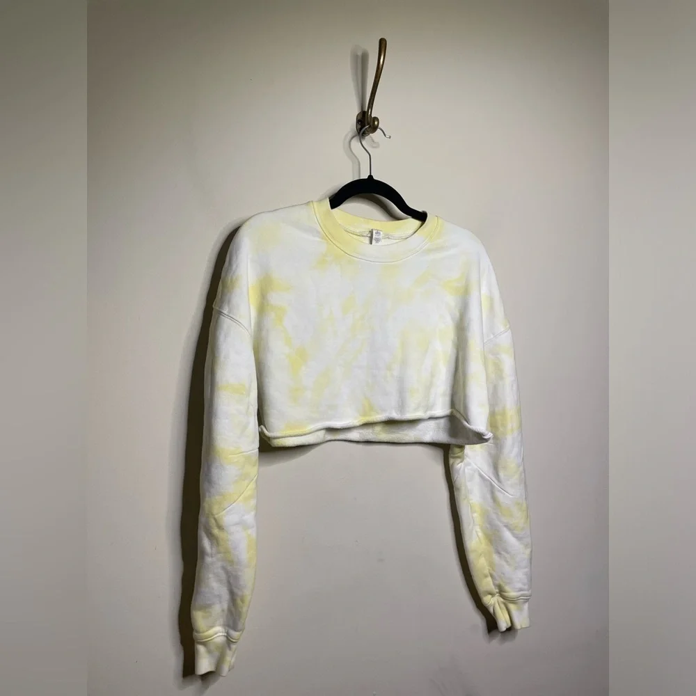 ALO Yoga Tie-Dye Extreme Crop Crewneck in Buttercup  White
