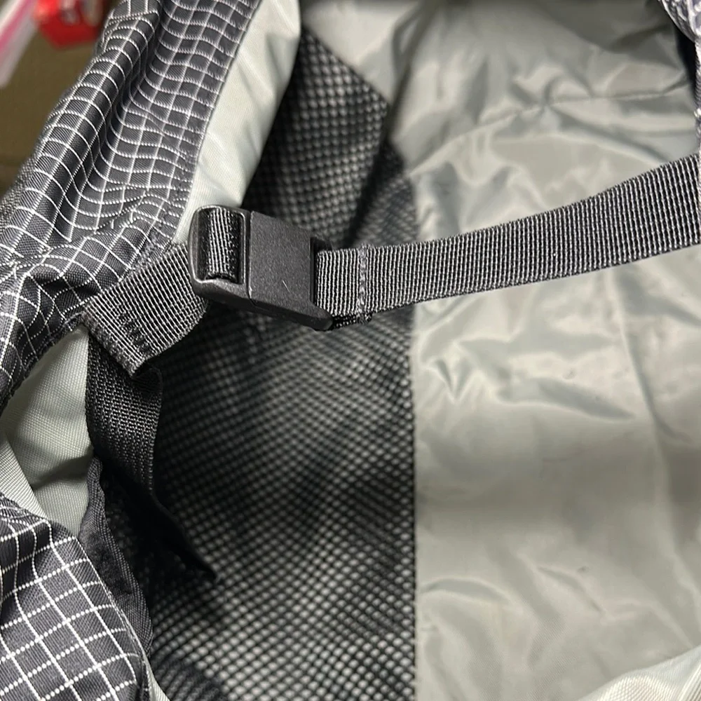 Reebok Black Grid Pattern Gym Duffel Bag Yoga Travel Tote 16x12‎