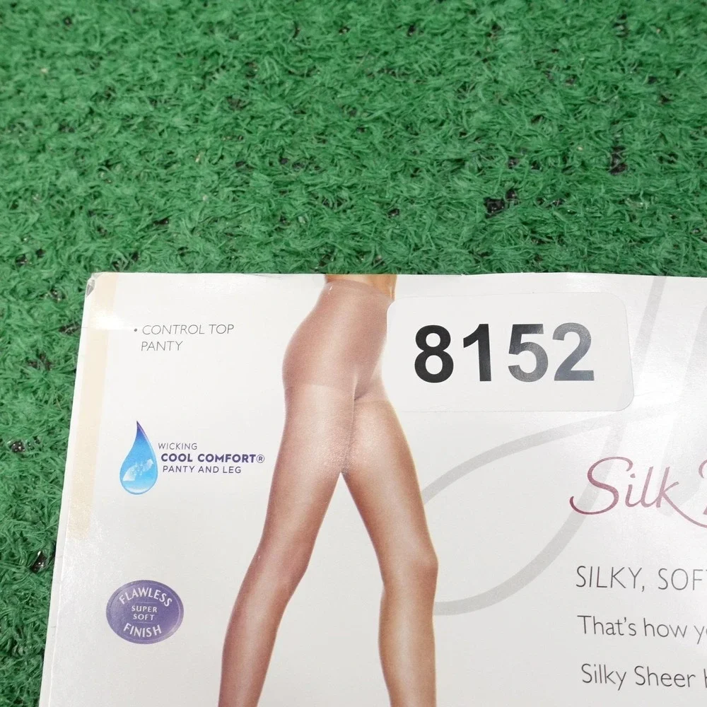 Hanes Silk Reflections Womens‎ Pantyhose EF Beige Silky Sheer Control Top