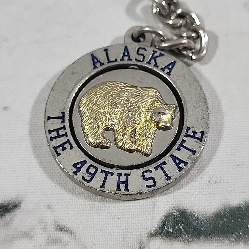 Alaska The Last Frontier 49th State‎ Metal Spinner Keychain With Grizzly Bear
