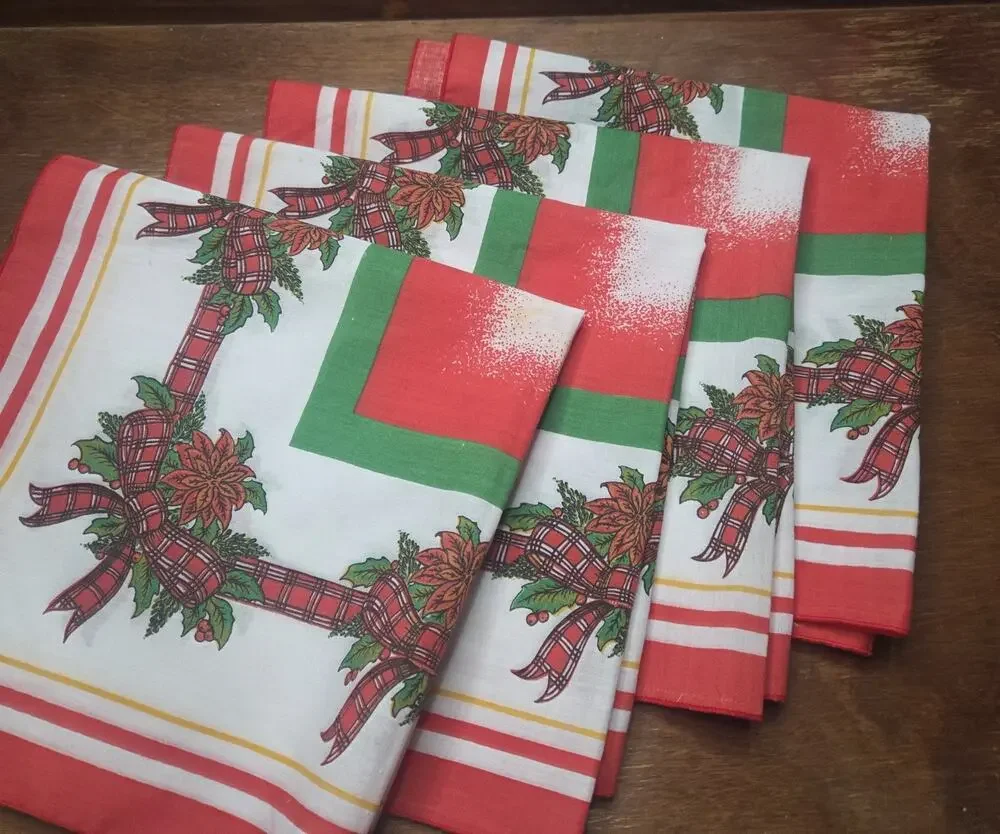 Vintage Christmas Cloth Napkins Set 4 17