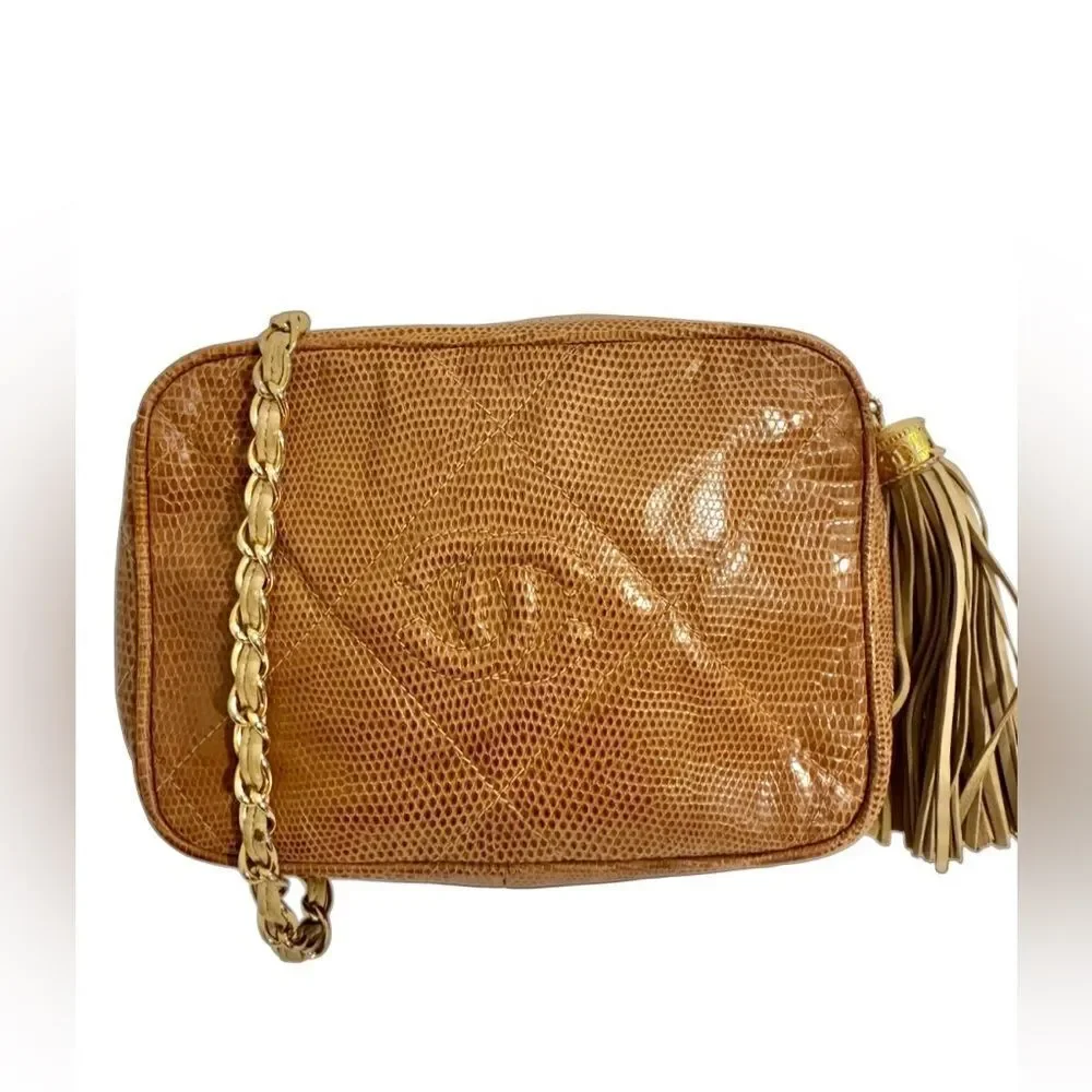 CHANEL elegant crossbody
