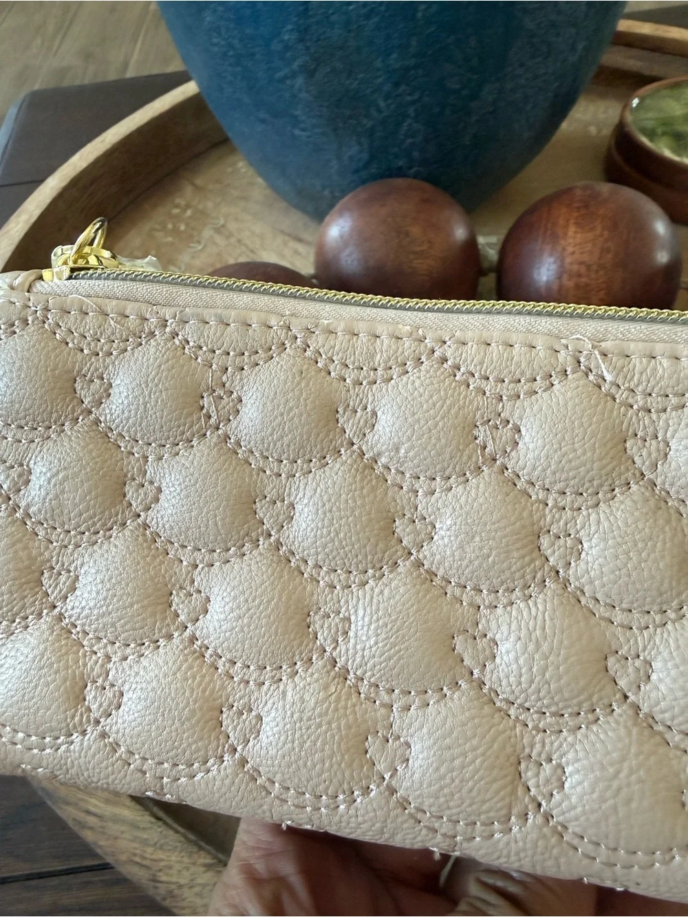 New Betsey Johnson Women’s Ivory & Black Zip Wallet Quilted Floral Appliques 3D
