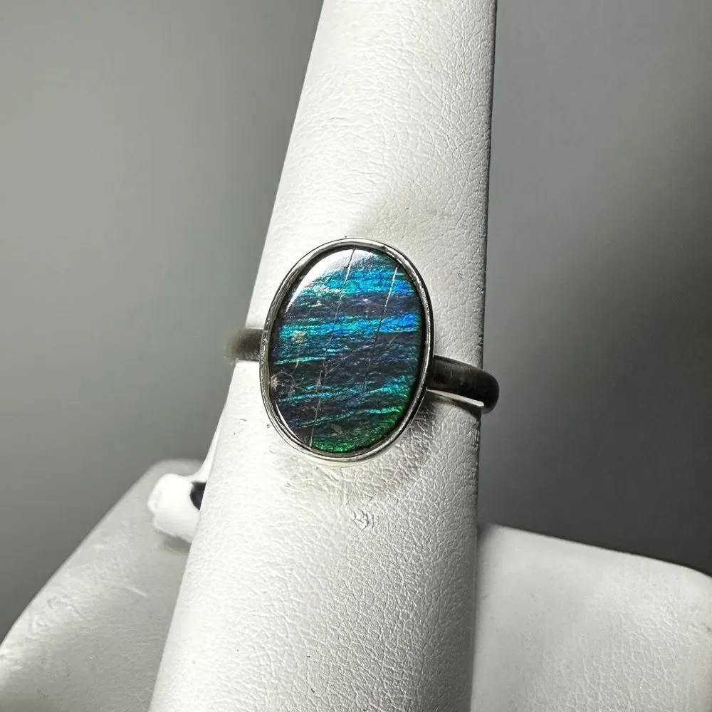 NWT oval cabochon Ammolite solitaire ring in solid sterling silver!‎
