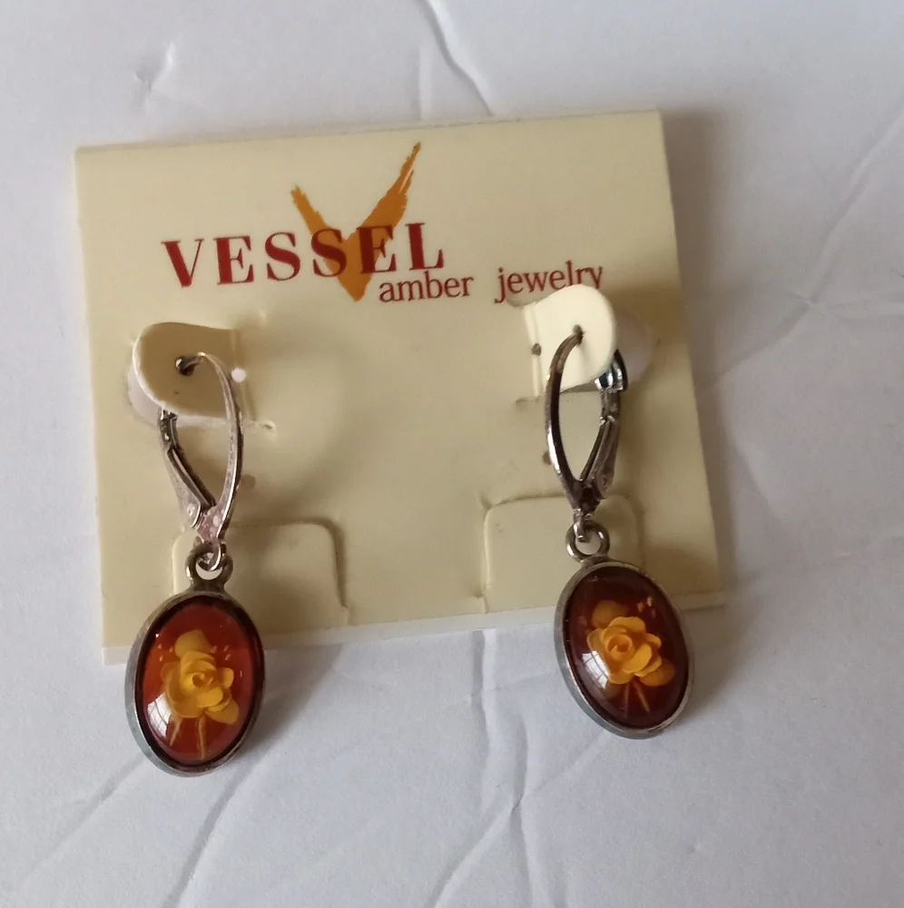Vessel Amber Jewelry there porcelain