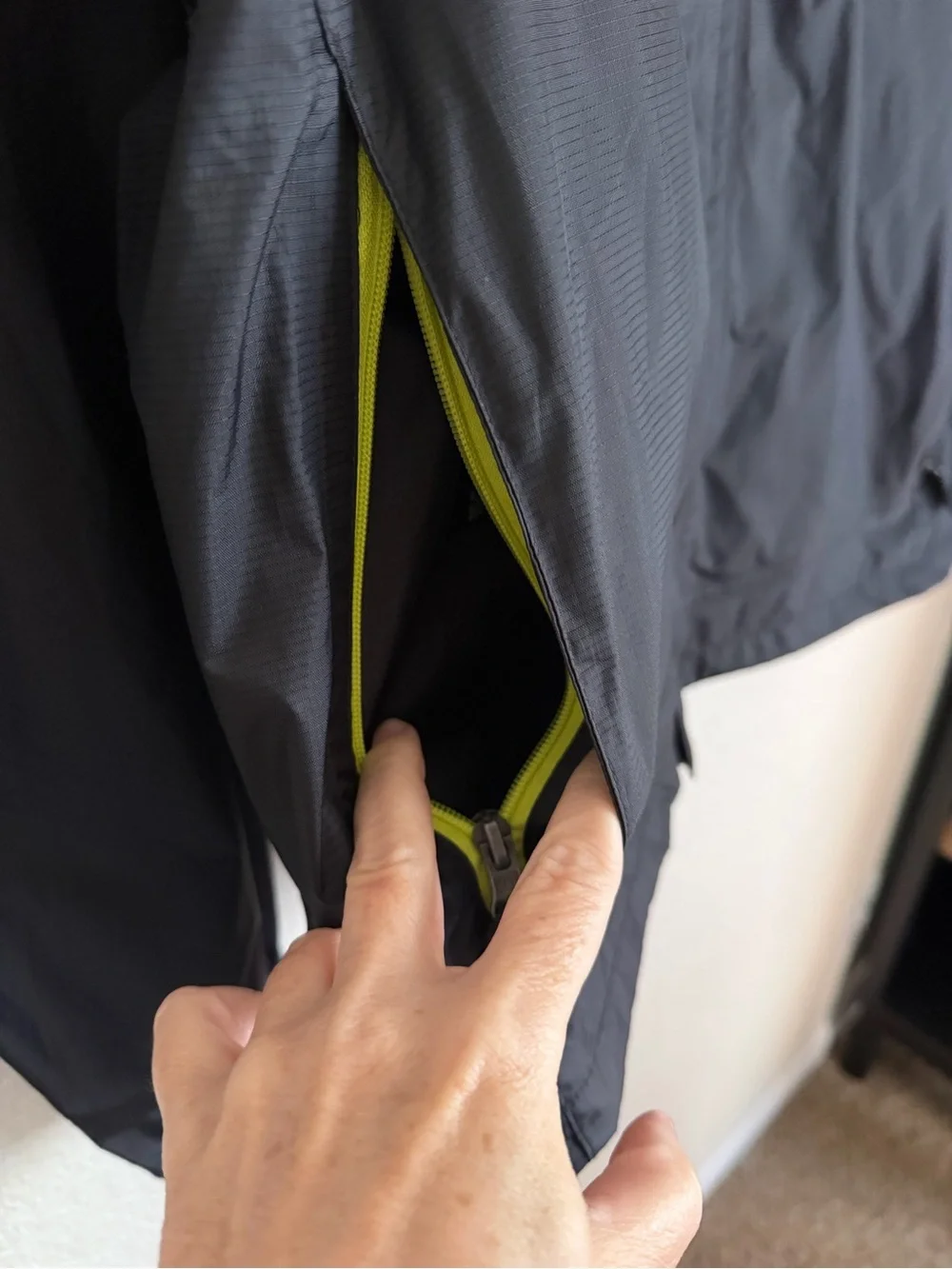 Rugged Exposure Men's Waterproof Packable Rain Jacket XS Black