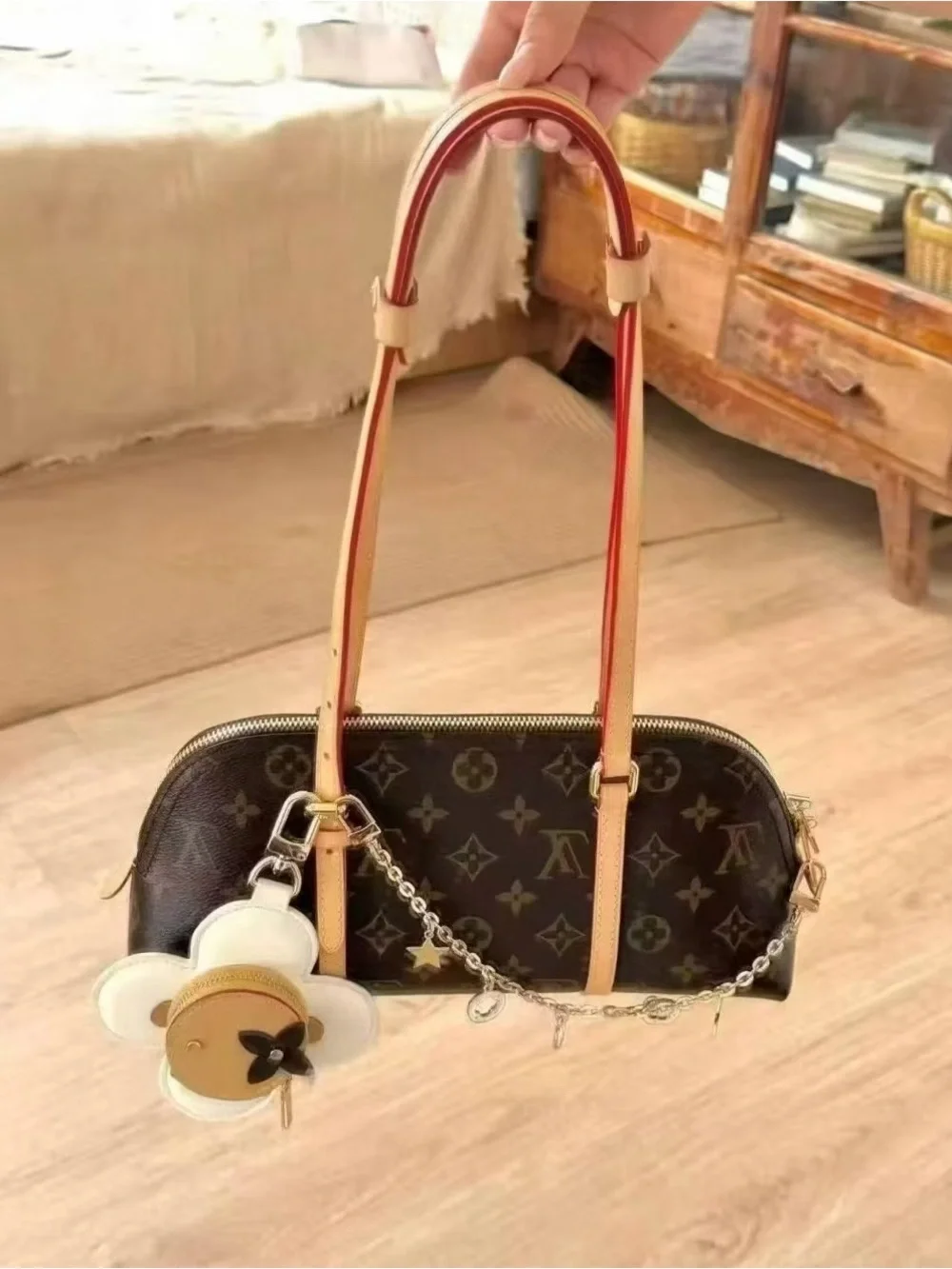 .Louis Vuitton .