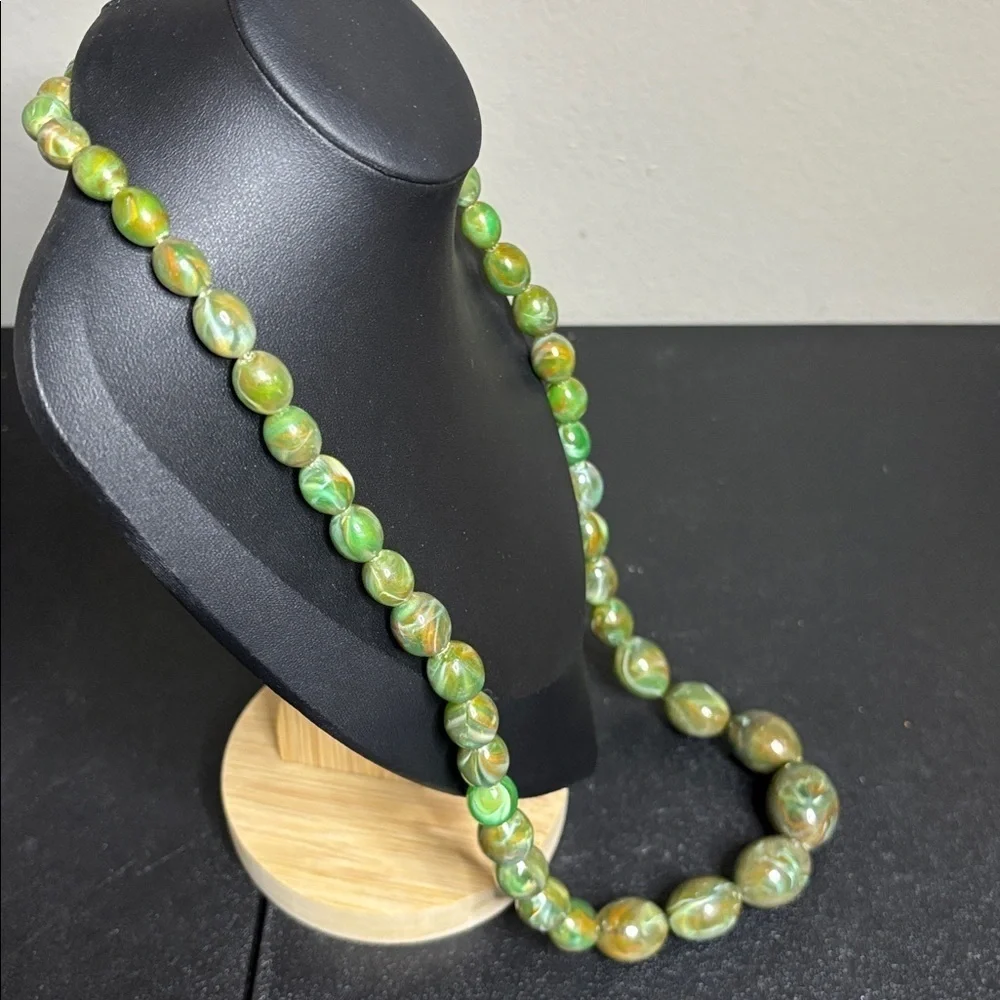 Vintage Acrylic Chic Green Beaded Long Necklace