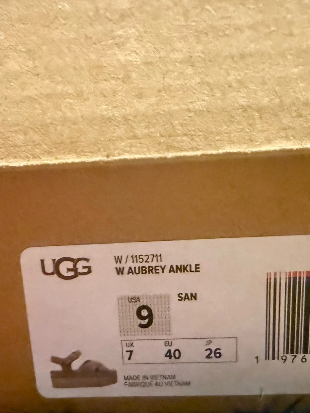 UGG Sand W Aubrey Ankle Sandal in Sand