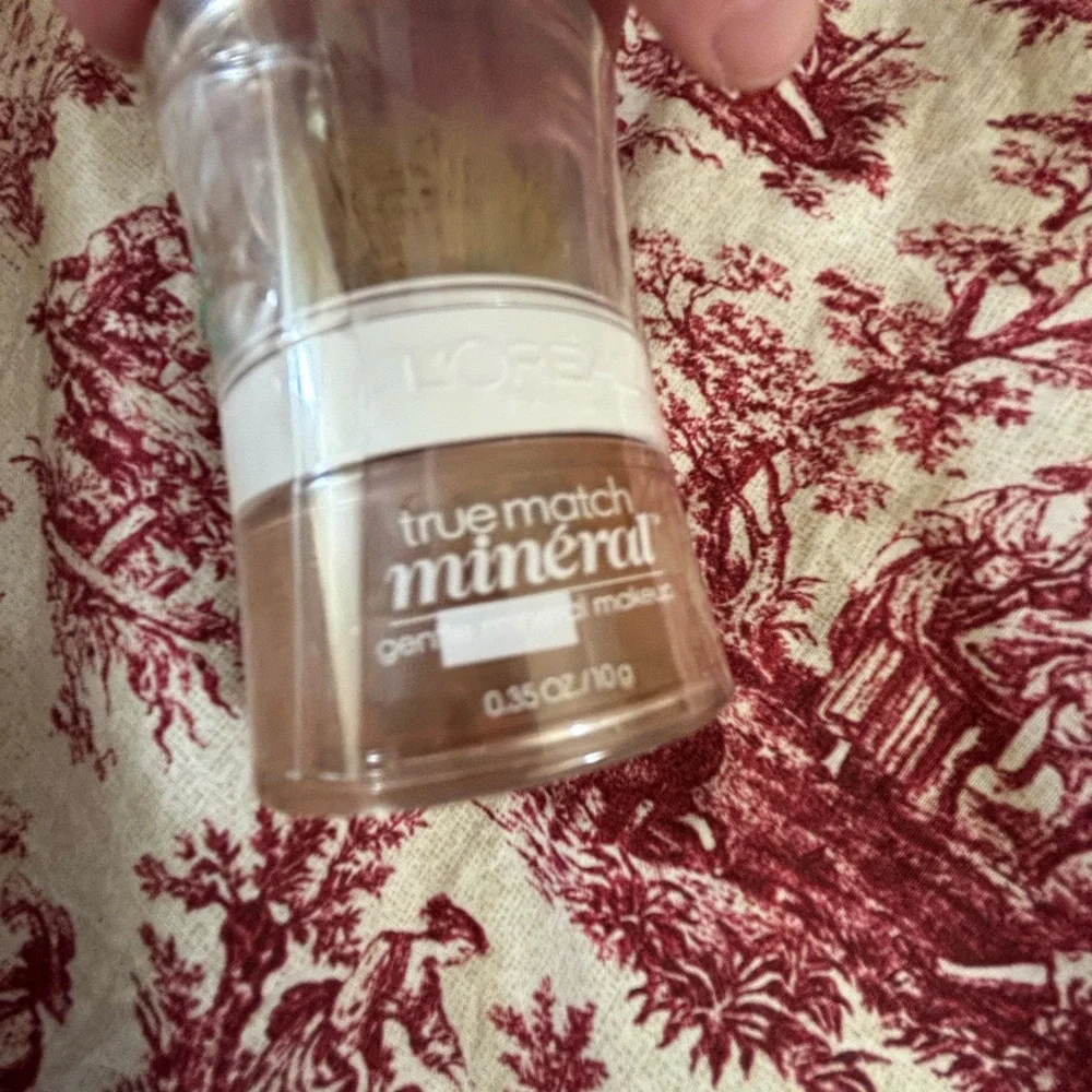 L'Oreal CoCoa Brown powder Foundation Makeup for Seamless Coverage