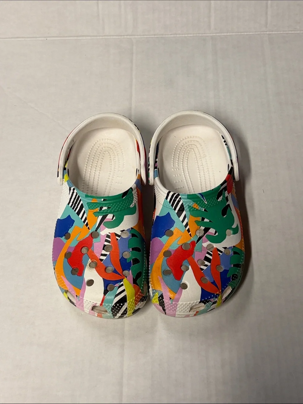 Crocs Multicolor Graphic Clogs – Men’s 5 / Women’s 7