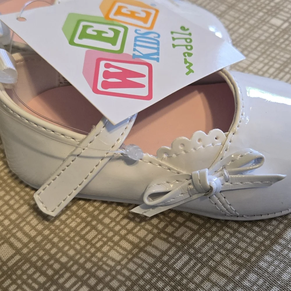 Soft soles baby girls white shoes