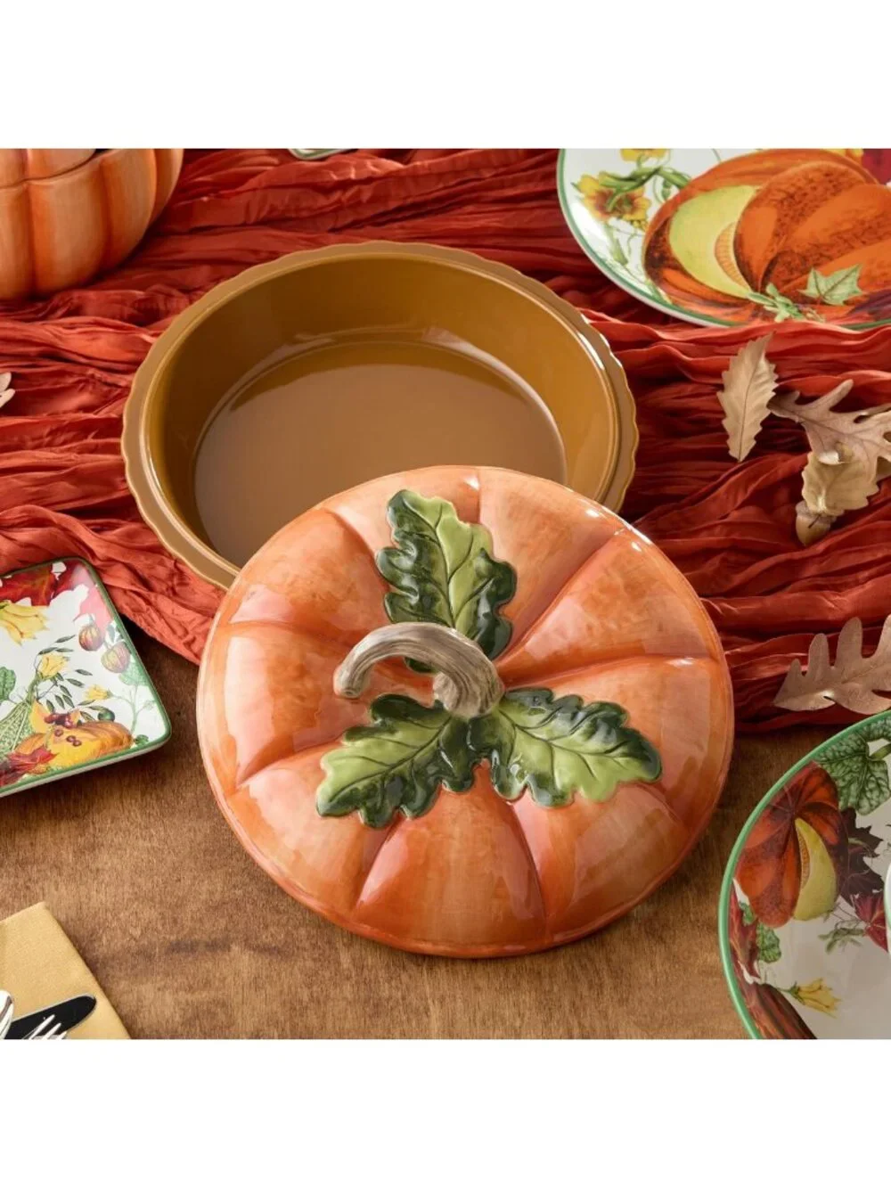 Festive 3D Pumpkin Pie Carrier - 10.5” Ceramic Dish with Lid for Baking