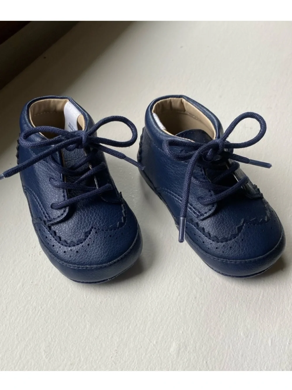 N/A supports designed laces