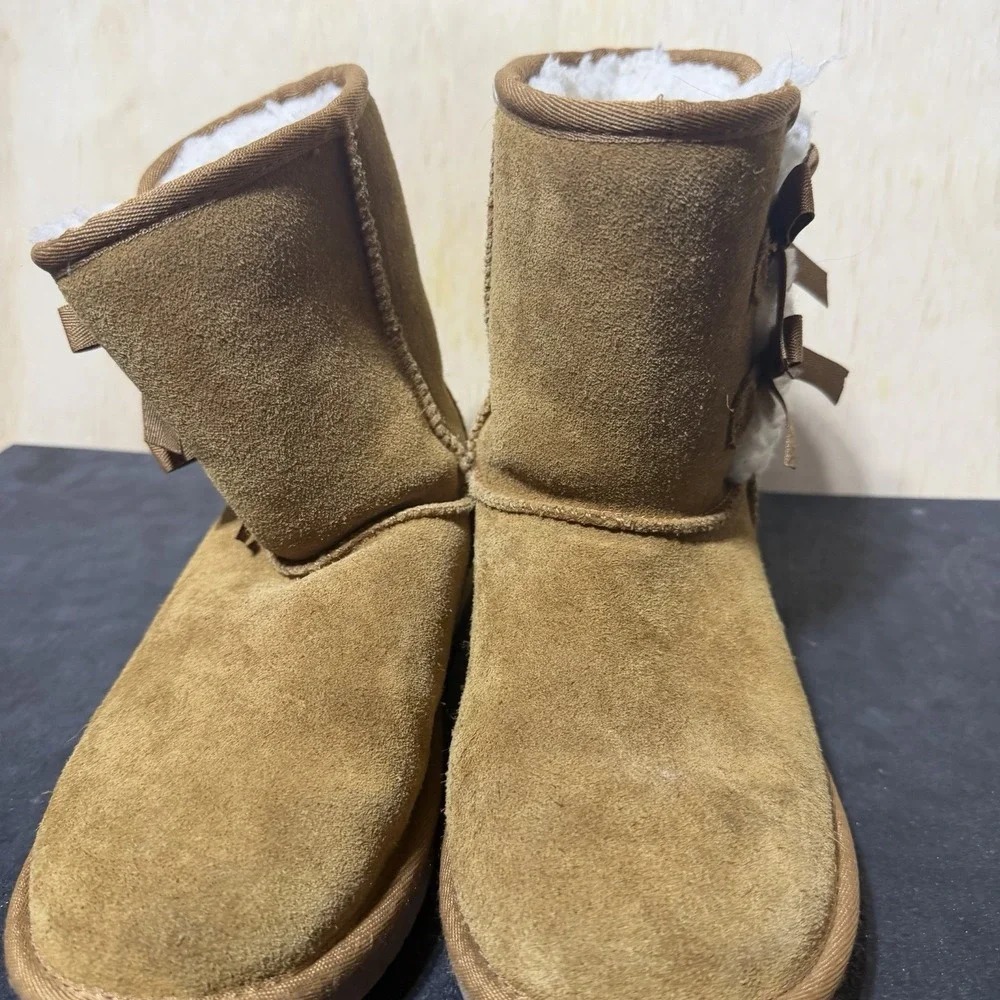 Koolaburra pre owned