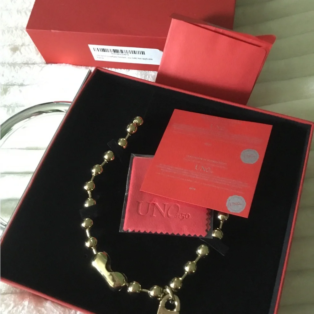 N/A elegant gold