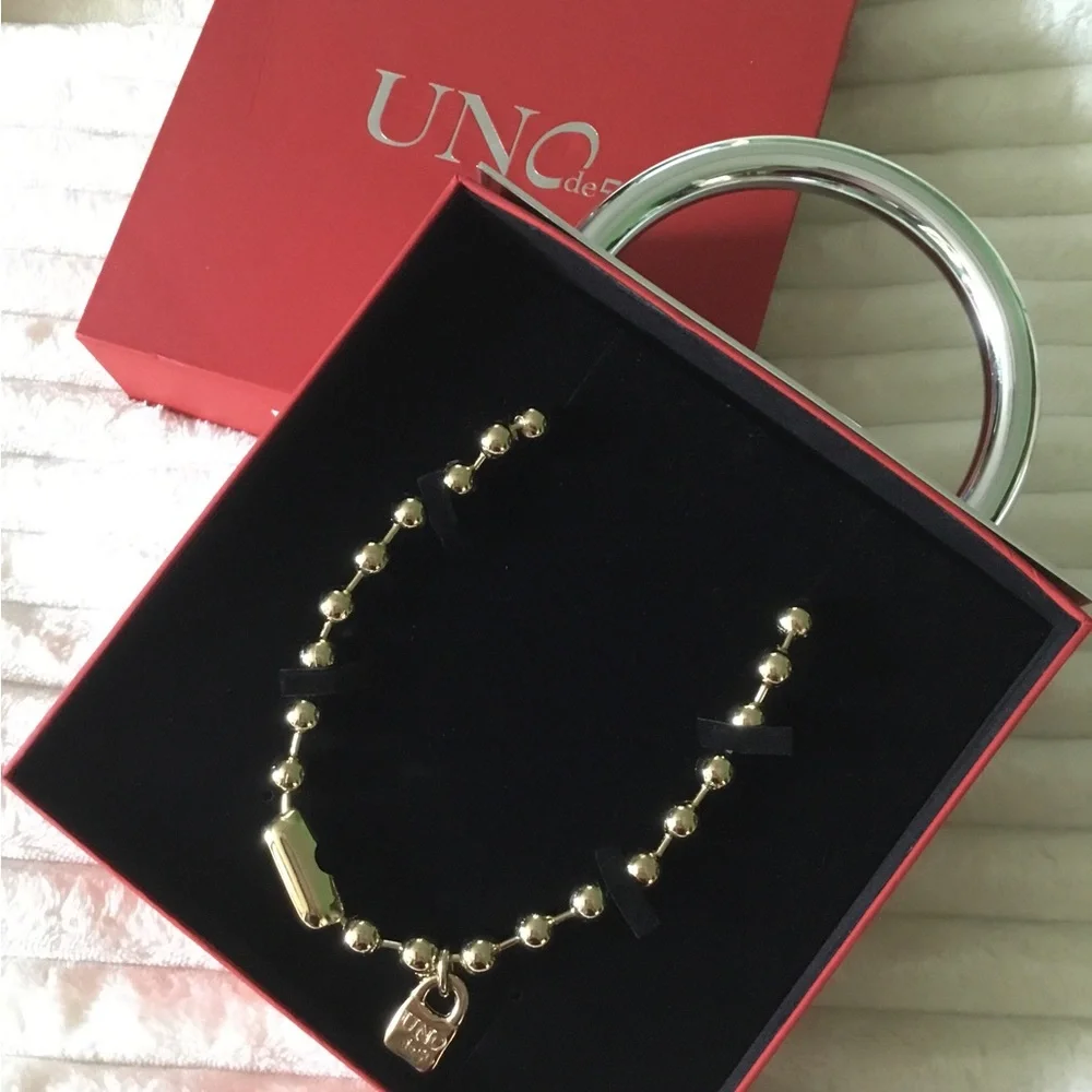 N/A elegant gold