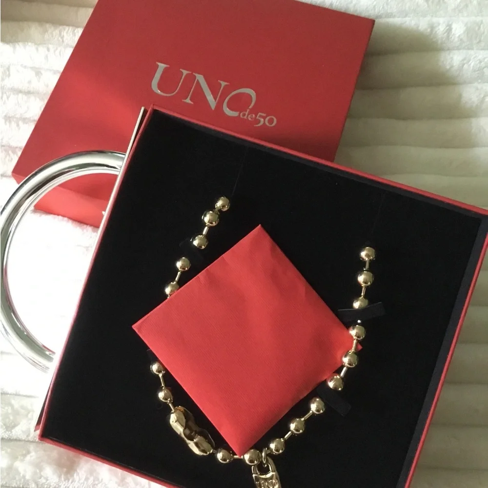 N/A elegant gold