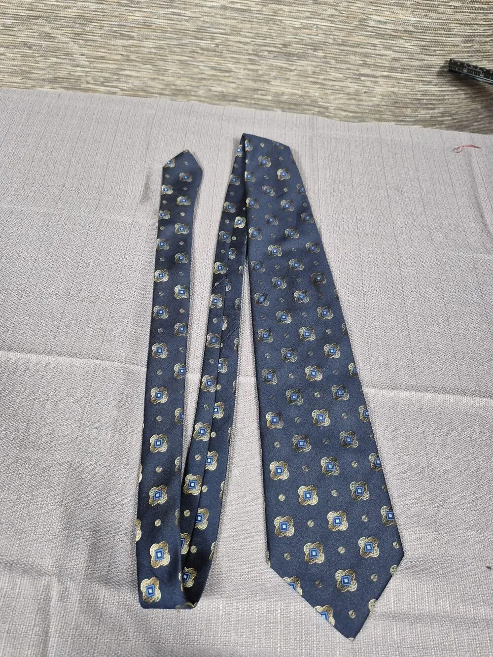 Heritage Tie Mens Blue Geometric Medallion Classic Necktie Made In Gt Britain