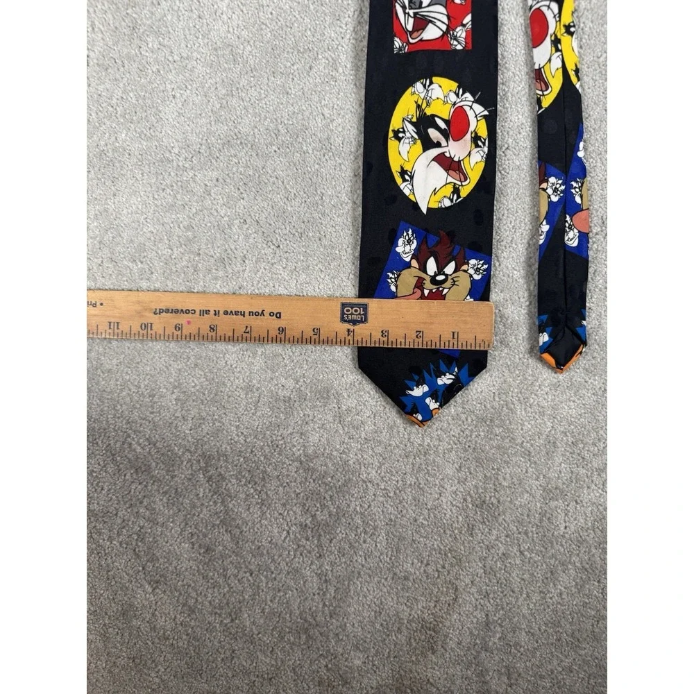 Vintage Looney Tunes Mania Tie - Bugs Bunny, Sylvester, Taz, Daffy Duck‎ 1995