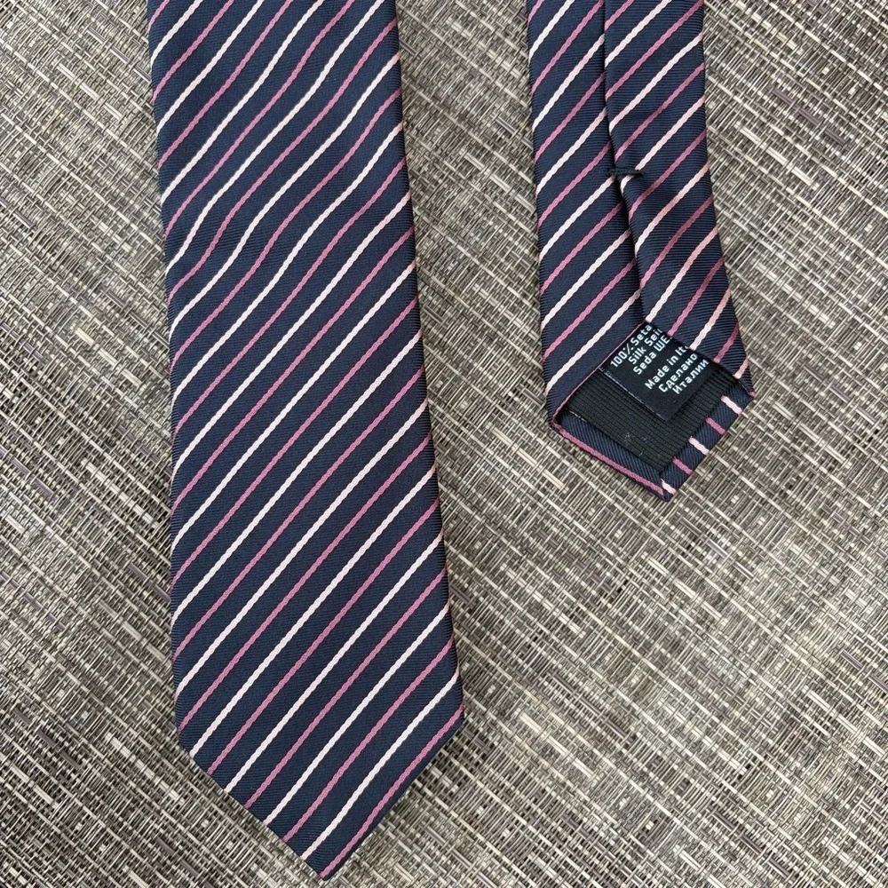 Boss Hugo Boss silk Navy Tie with Pink and White Diagonal Stripes Italy