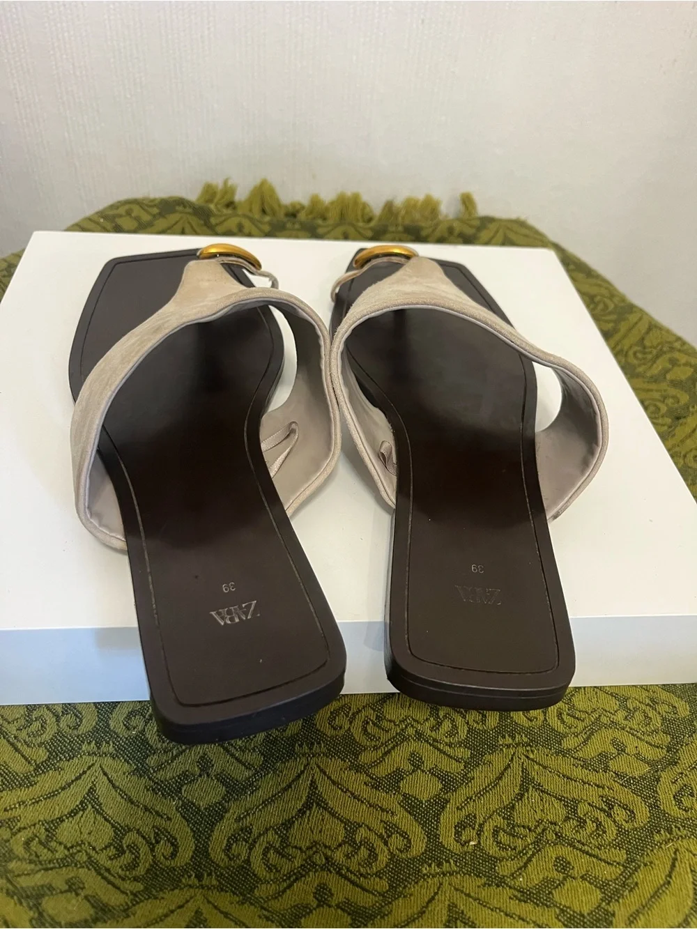 Zara Taupe Suede Toe-Post Sandals with Gold & Silver Rings size 8.5