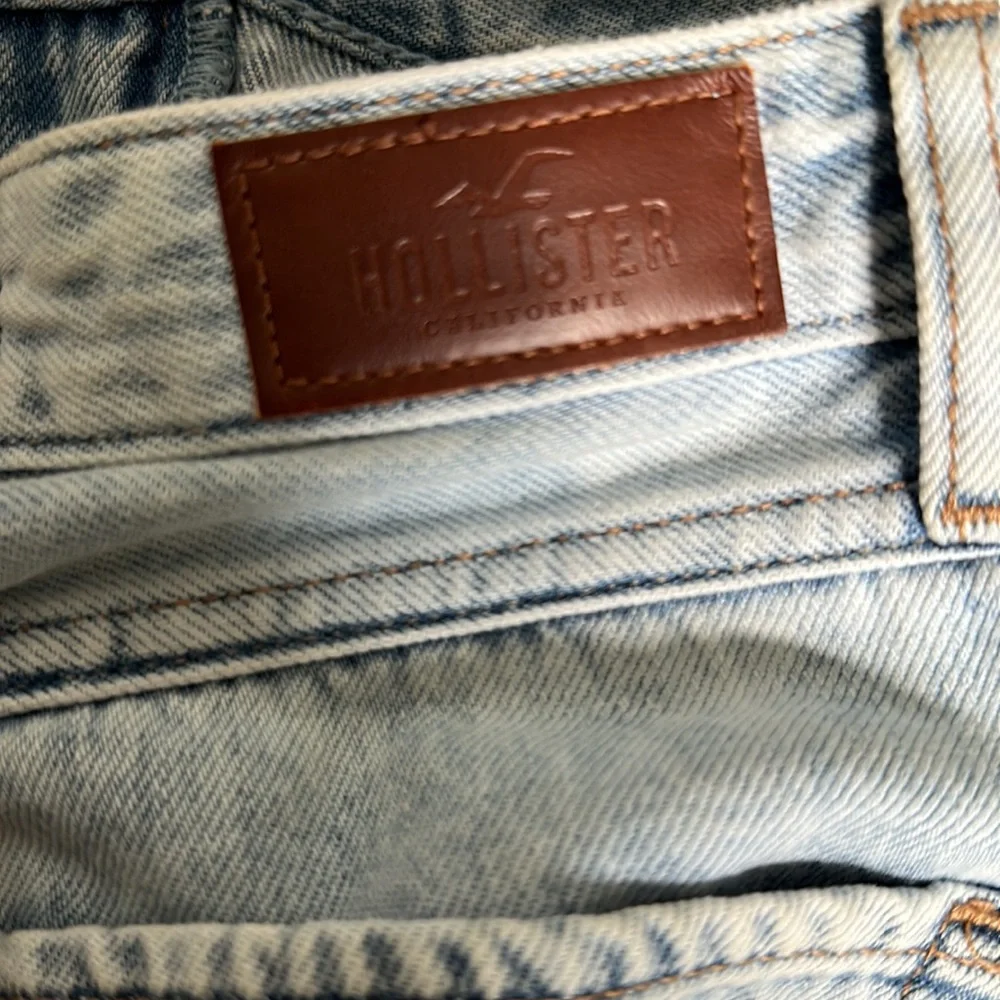 Hollister High Rise Denim Floral Embroidered‎ Skirt