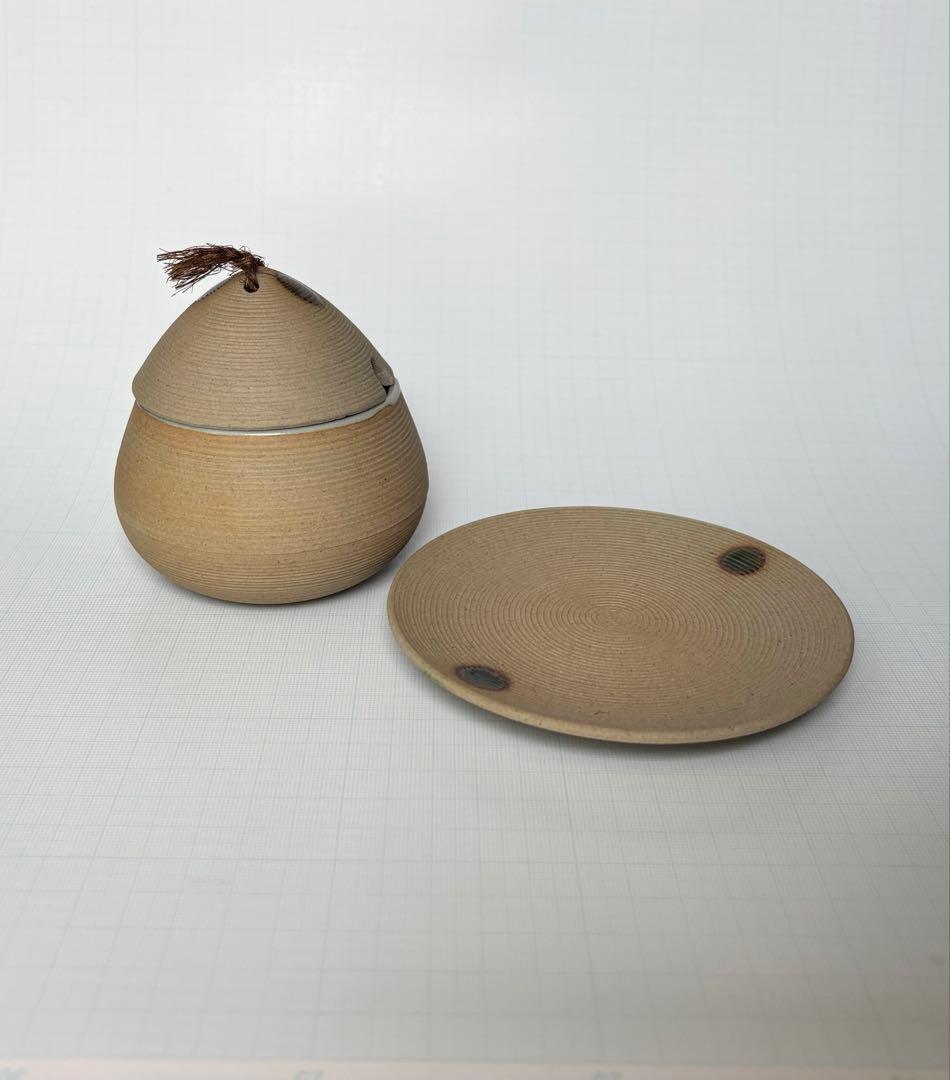 lidded vessel
