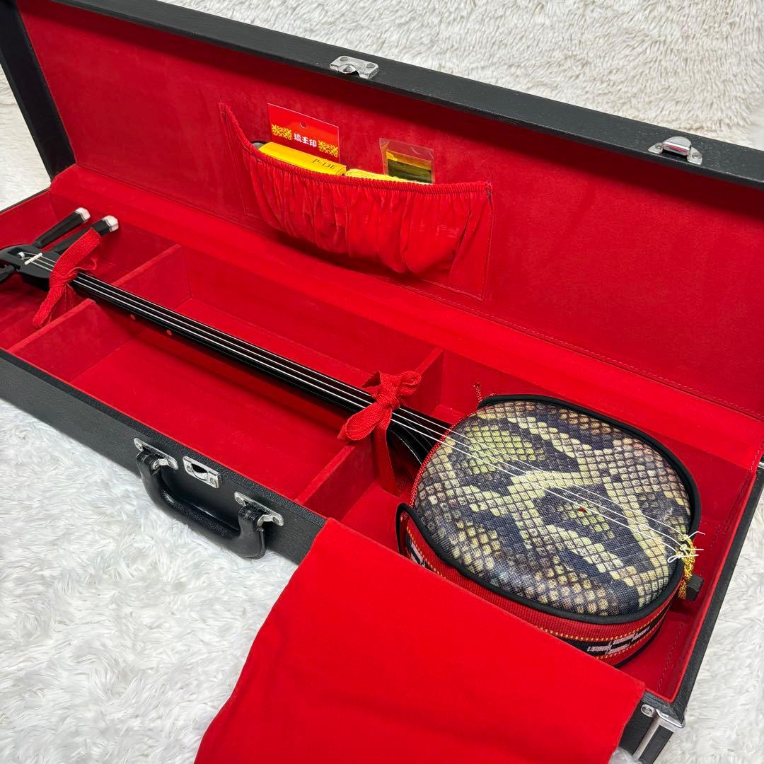 Sanshin Okinawa Artificial Skin Folk Music Japanese Instrument Many Accessories Hard Case Included Snakeskin