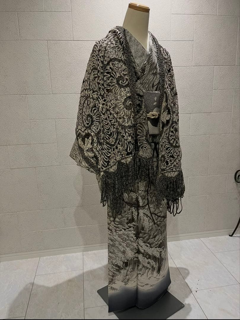 Yamaoka Koto visiting kimono, Oshima Yuzuki shawl, 2 items