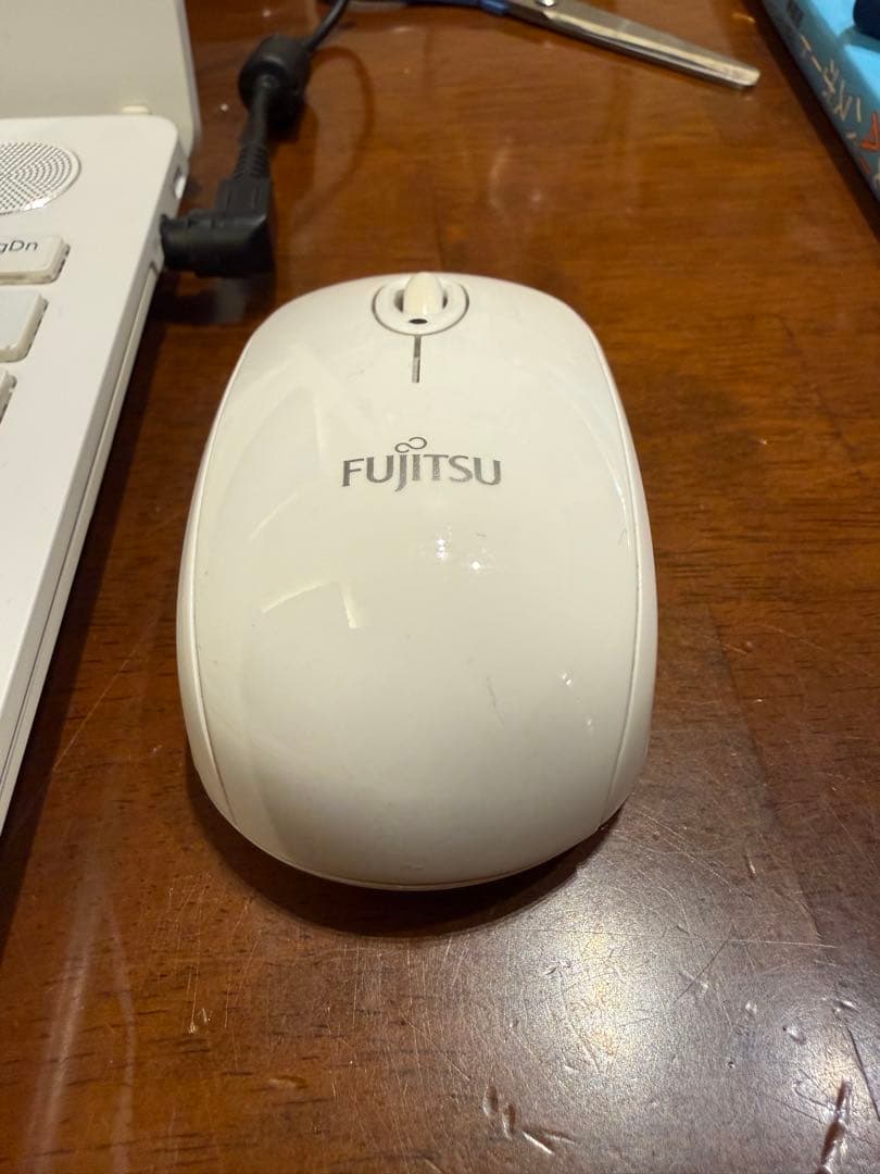 Fujitsu LIFEBOOK AH53/B2 White with AC Adapter