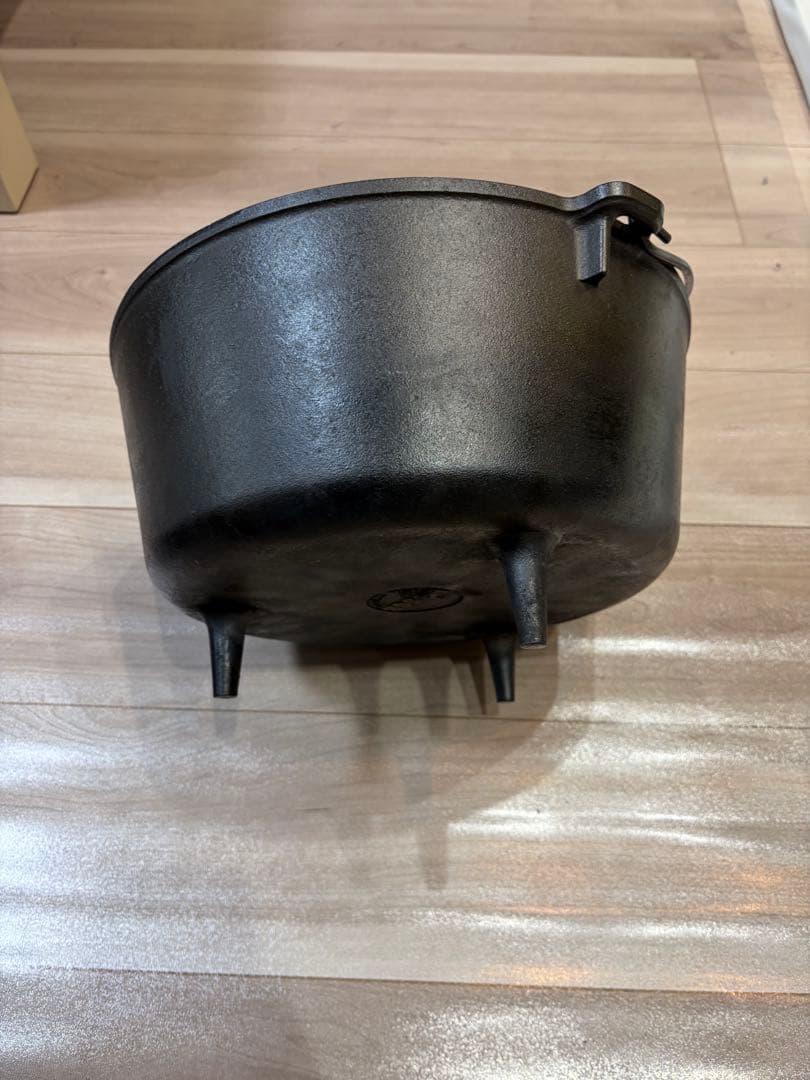 LODGE Dutch Oven 12-inch Camp Outdoor Pre-seasoned