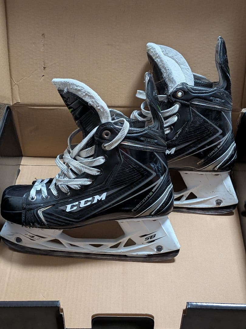 【Final Price Drop】CCM RIBCORE 70K Skates 7EE