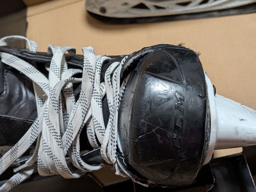 【Final Price Drop】CCM RIBCORE 70K Skates 7EE