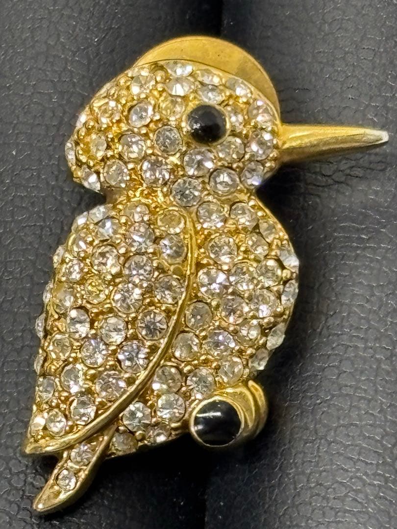 Bijou Rhinestone Design Pin Badge - Woodpecker Design - Stylish and Cute