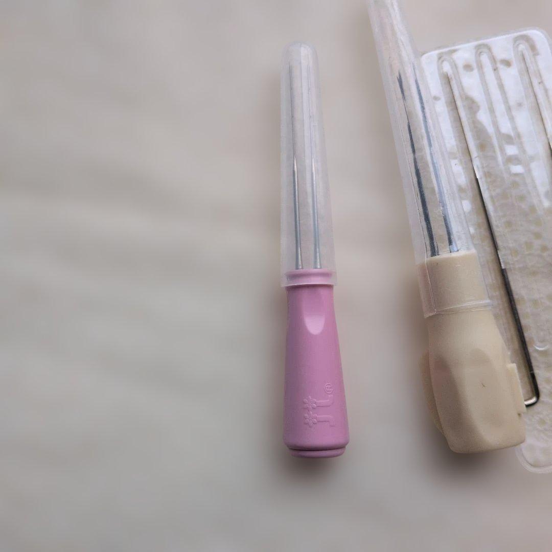 Needles for wool felting and replacement needles