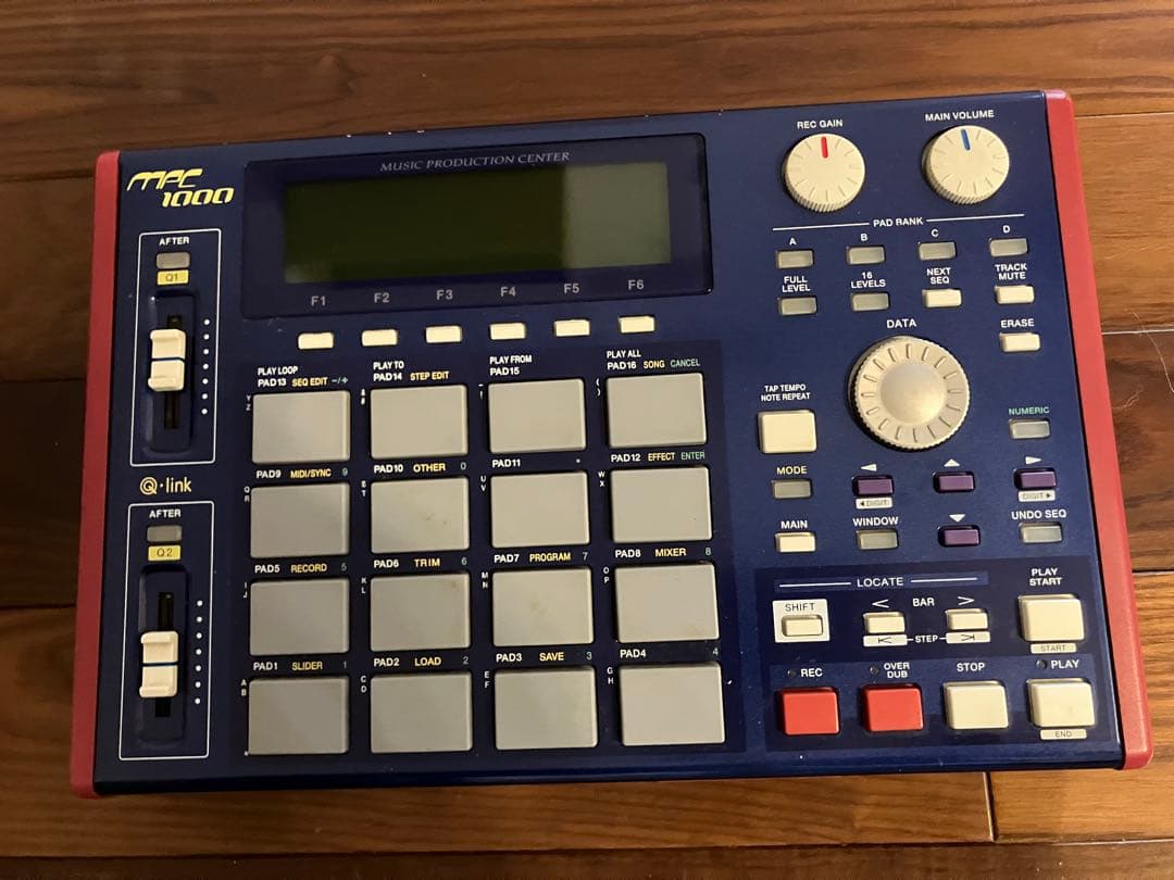 AKAI MPC1000 Sampler with Box and Accessories