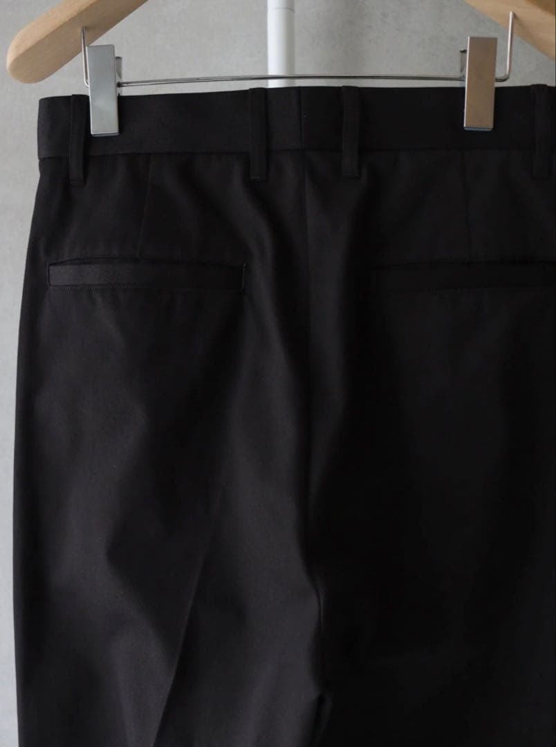 UNIVERSAL PRODUCTS ONE TUCK CHINO TROUSERS