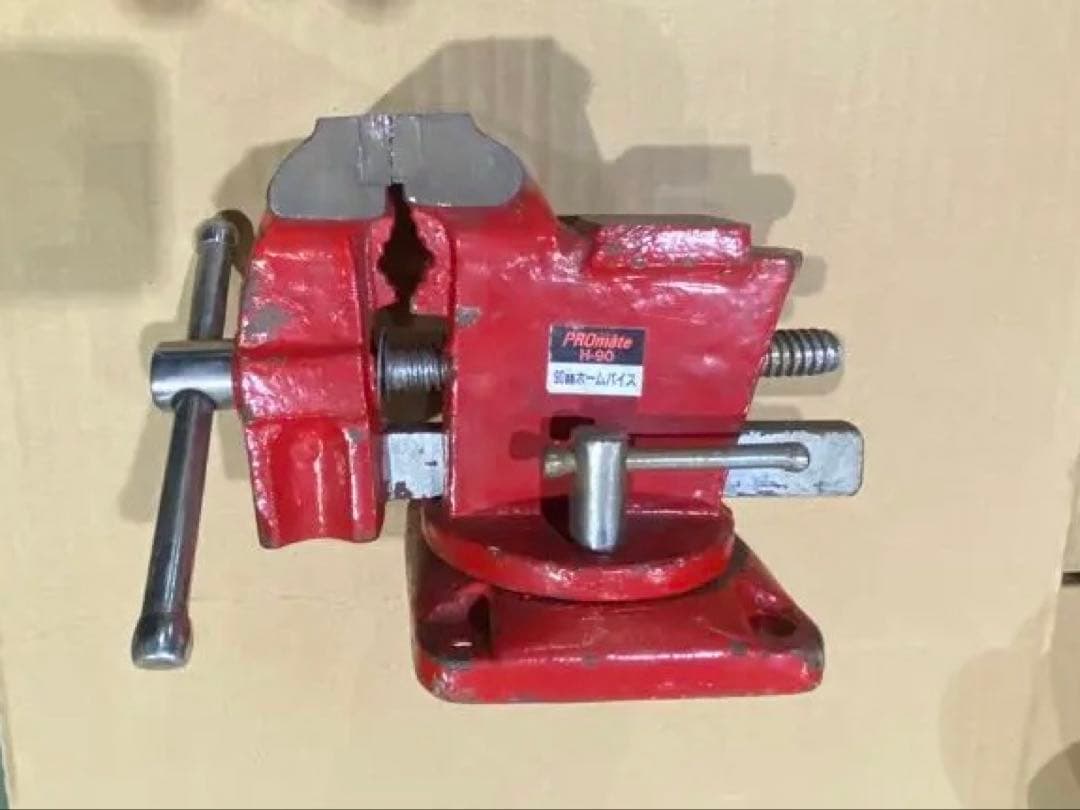 Metal Red Bench Vise H90