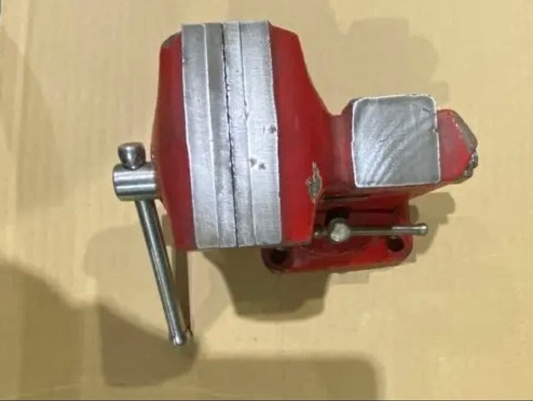 Metal Red Bench Vise H90