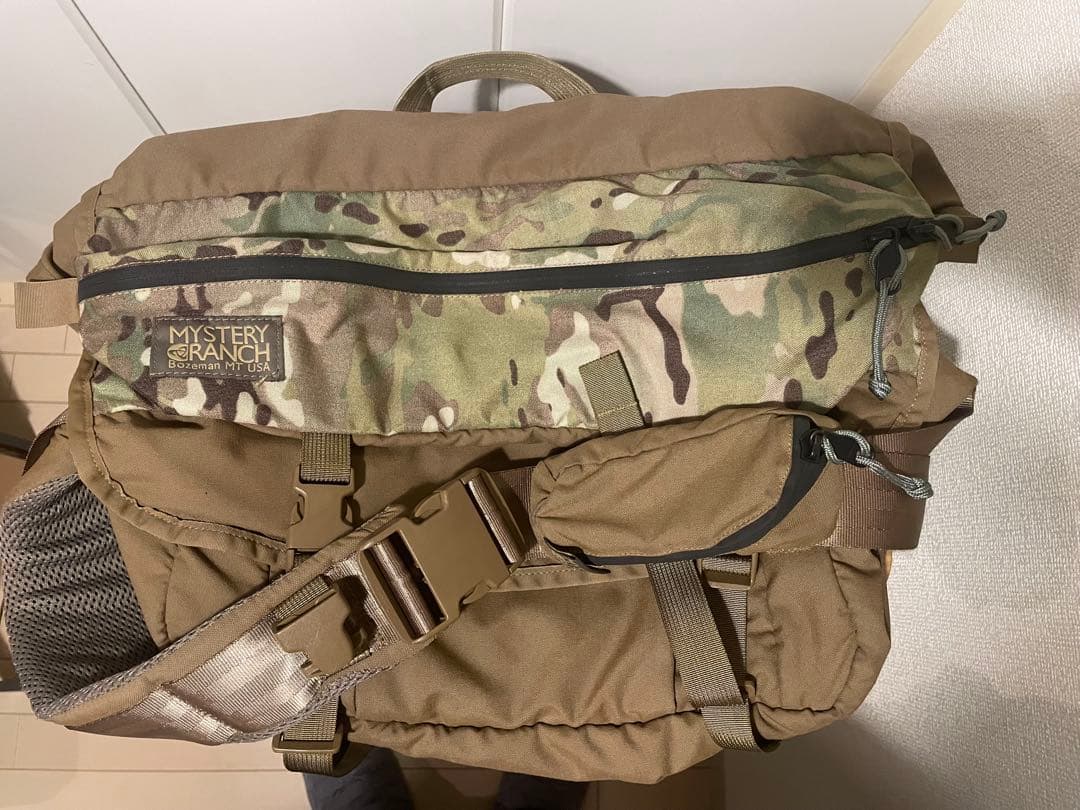 Beautiful condition, USA Mystery Ranch Outsider messenger bag, rare color