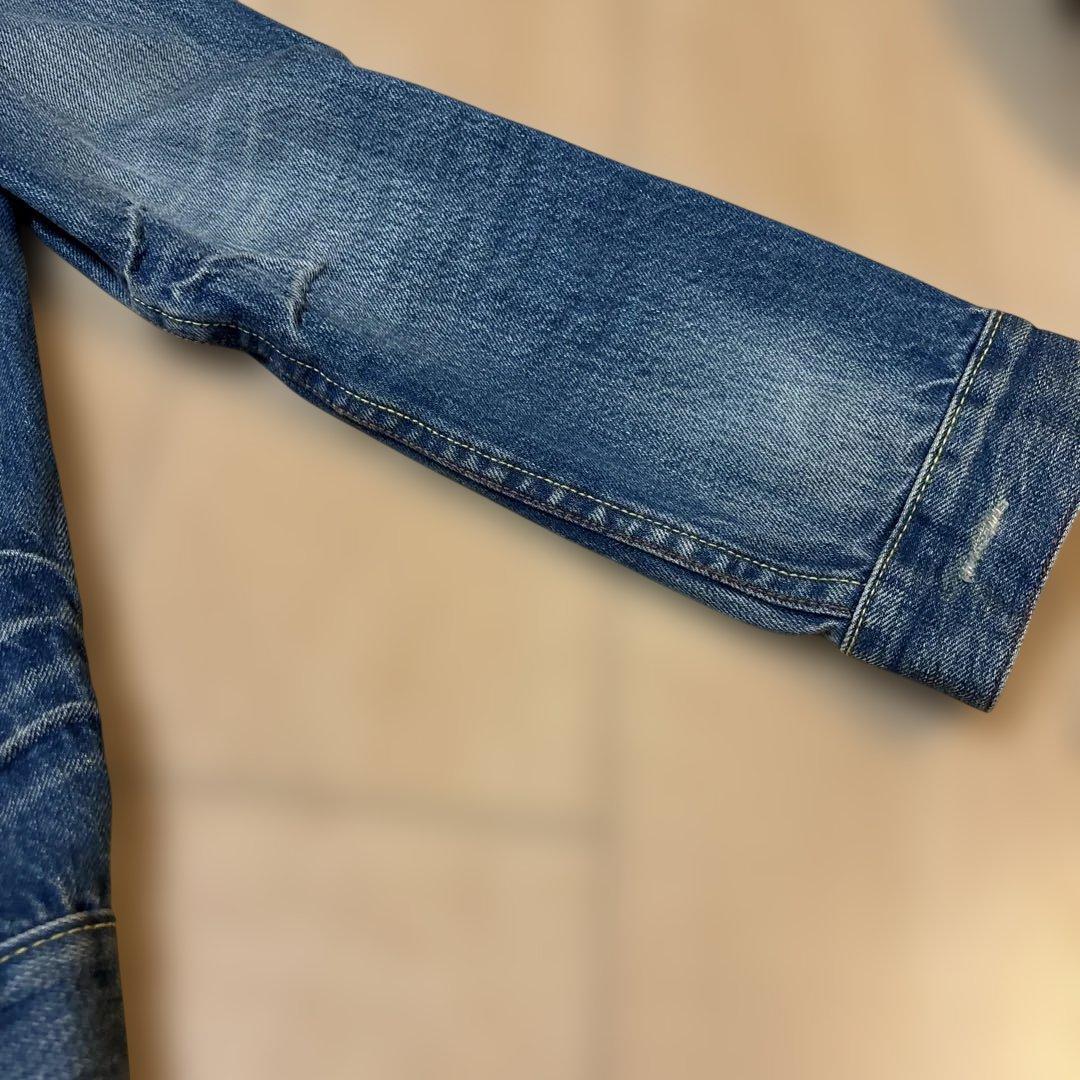 Levis

 / 

Size : M <div class=gnlqyh