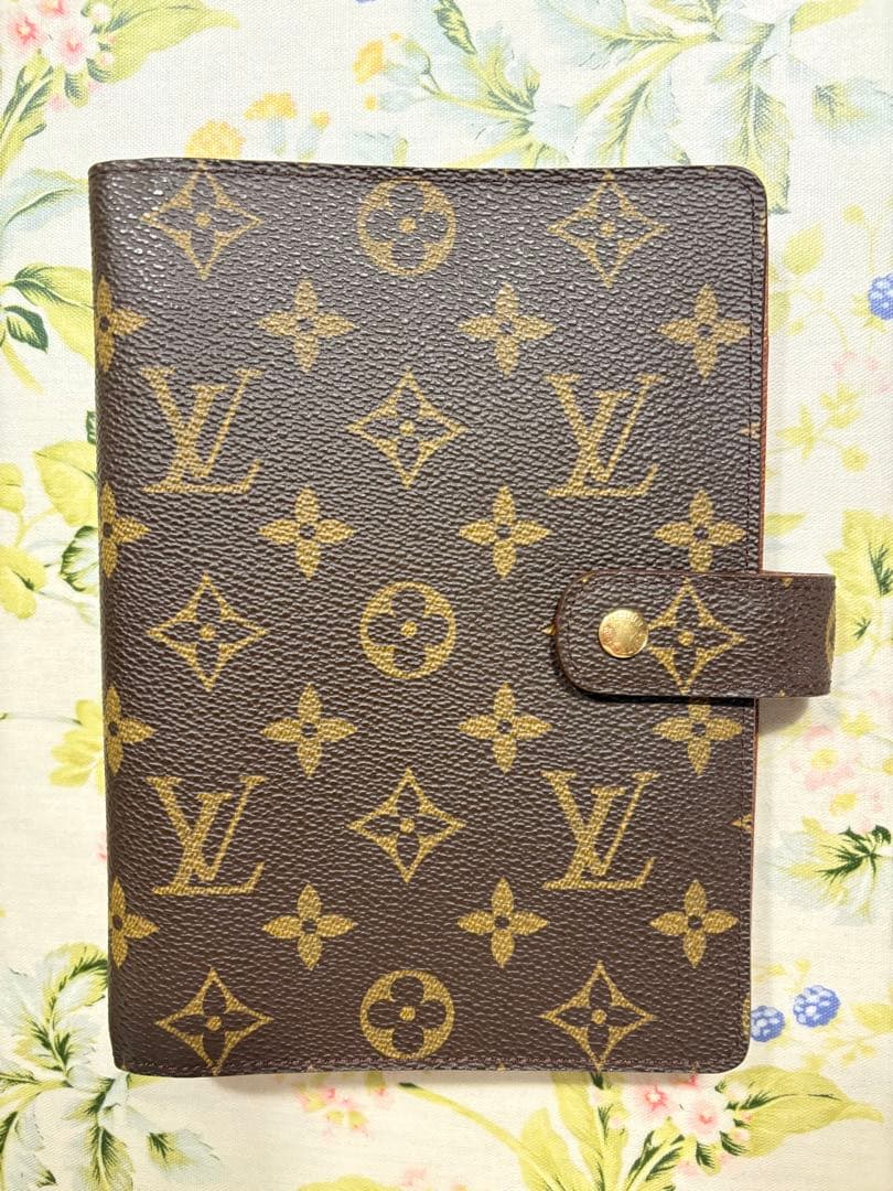 Louis Vuitton Agenda MM Notebook + (with pass case)