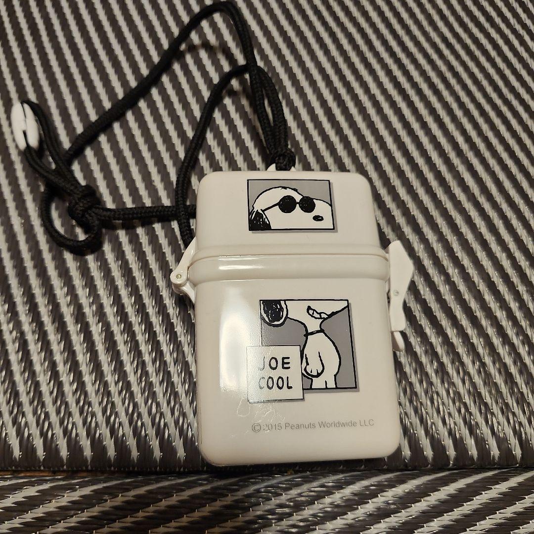 For valuables at the pool or beach