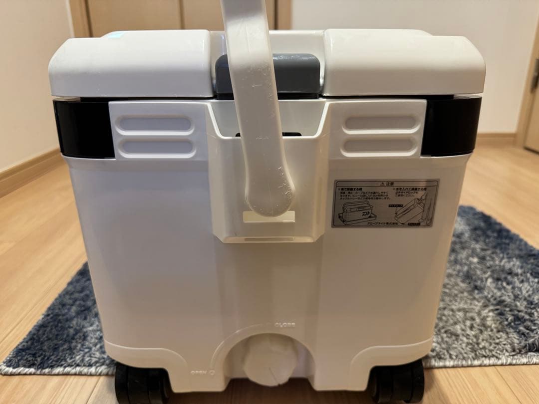 Daiwa 35L Cooler Box with Casters GU3500