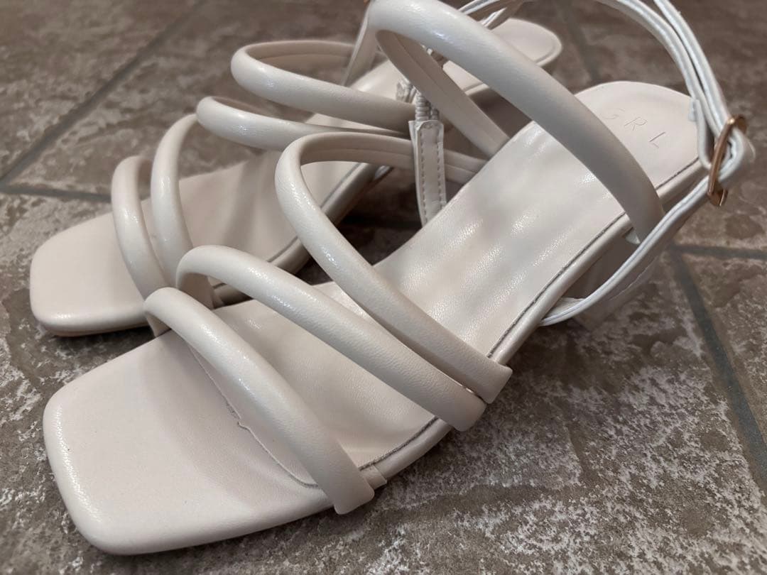 GRL

 / 

Size : 22.5cm didn sandals