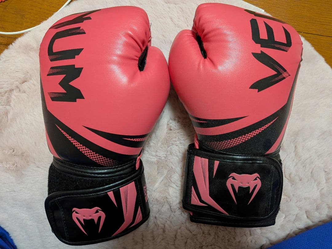 Venum Boxing Gloves Pink 8 oz