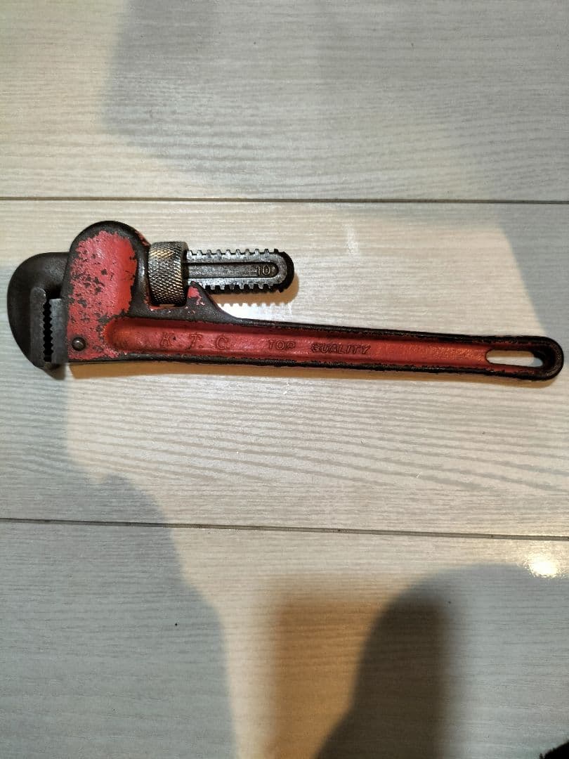 Pipe wrench
