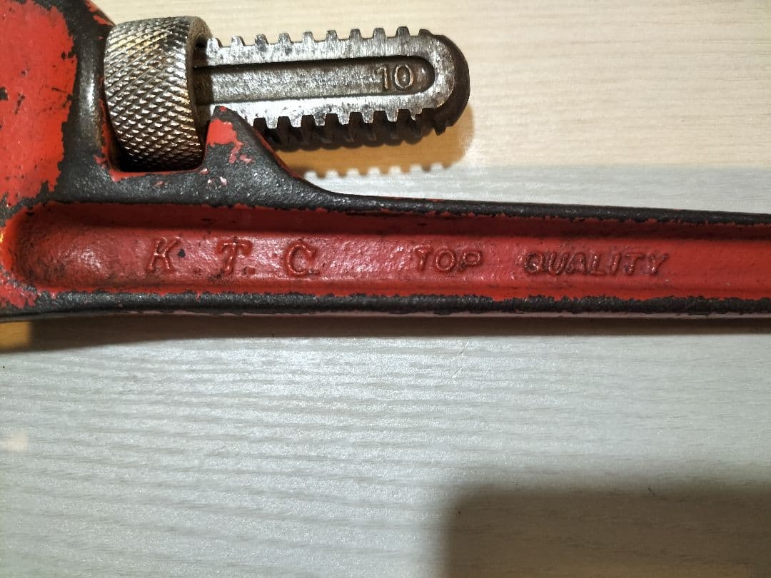Pipe wrench