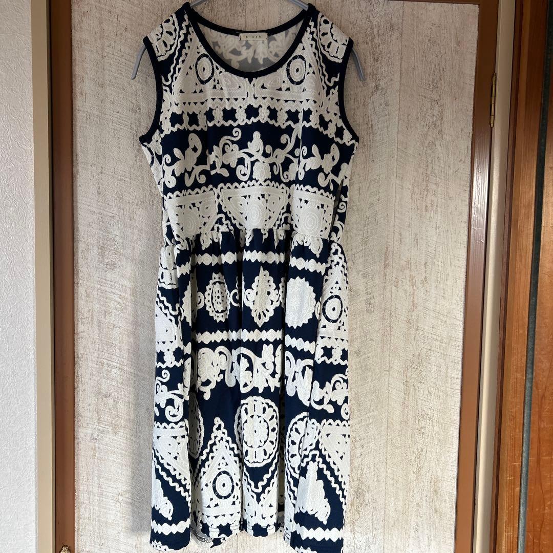 Sleeveless Knee-Length Dress Navy and White